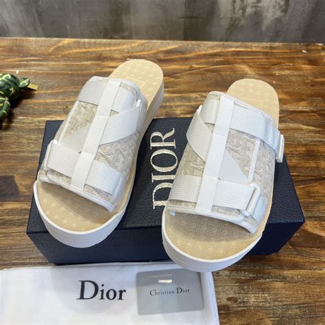 Dior тапочки .